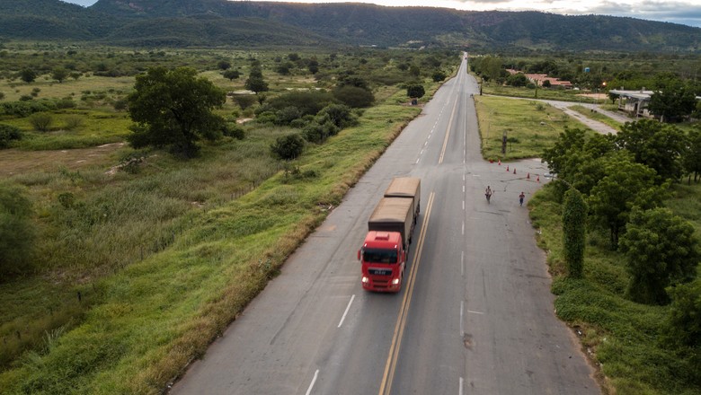Frete mínimo vai encarecer produtos que usam rodovias, dizem produtores