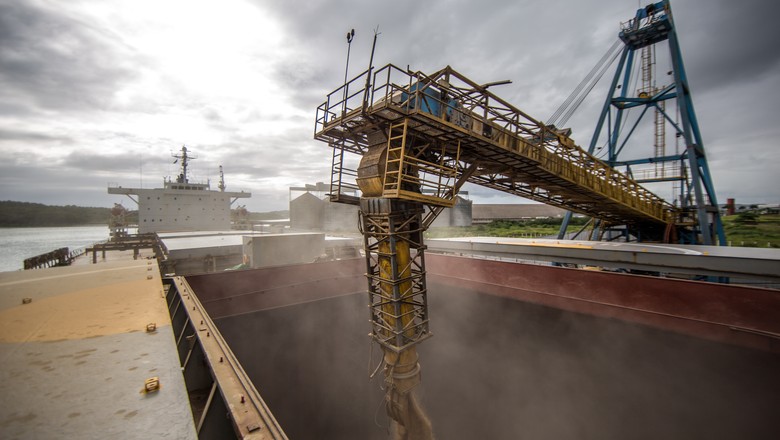 Brasil passa a ser 3º maior exportador agrícola, mas clima ameaça futuro