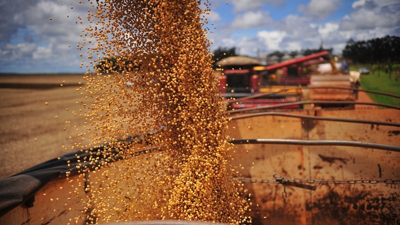 Abiove aumenta previsão de exportação de soja do Brasil em 2018