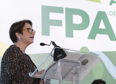 Entrada do leite argentino via Mercosul precisa ser revista, diz Tereza Cristina