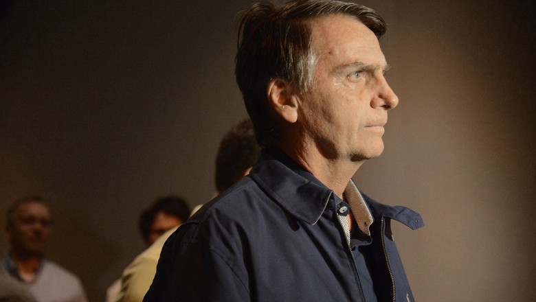 Como capitão reformado, Bolsonaro deveria manejar melhor o fuzil