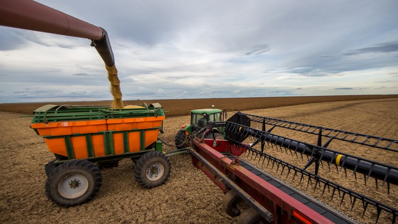 Venda de máquinas agrícolas e rodoviárias cresce 19,8% em fevereiro